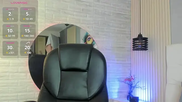 nicole  parker1 online show from March 10, 2025, 12:38 pm