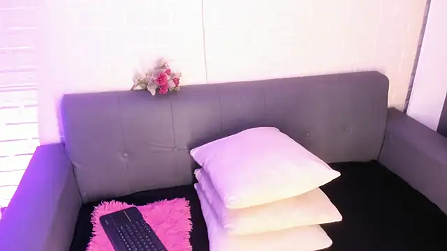 karina gomez 18 online show from November 13, 2025, 11:47 am