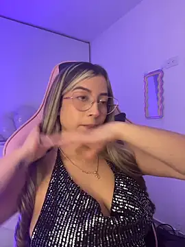Snapshot of Issabela_G1 chatting on June 9, 2026, 4:24 am Issabela G1 online show from June 9, 2026, 4:24 am
