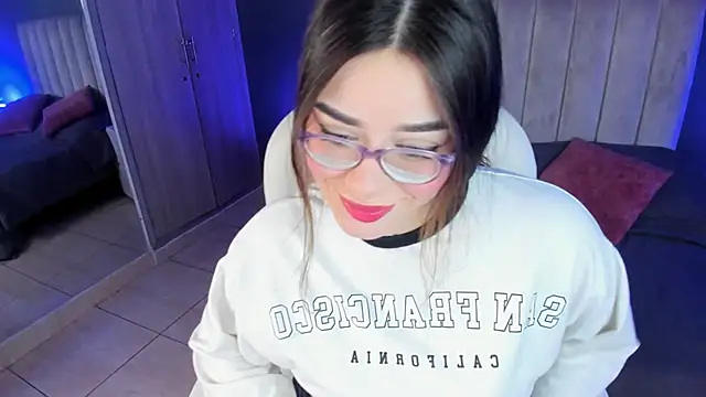 Charlotte Olsen  online show from February 5, 2025, 11:55 am