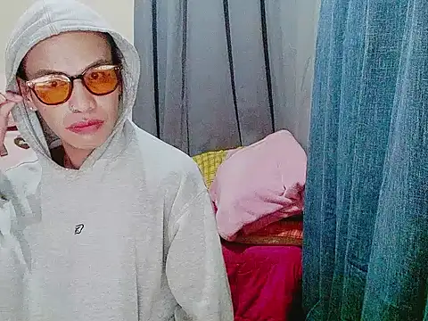 Snapshot of Indaypakay_ts chatting on December 17, 2025, 11:10 pm Indaypakay ts online show from December 17, 2025, 11:10 pm