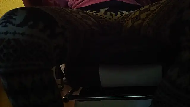 qoooqing67 online show from December 6, 2024, 5:47 am