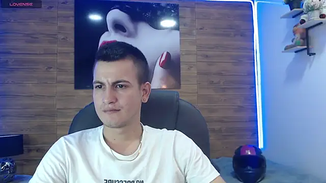 Snapshot of Cerokershelby chatting on January 13, 2025, 8:37 pm Cerokershelby online show from January 13, 2025, 8:37 pm