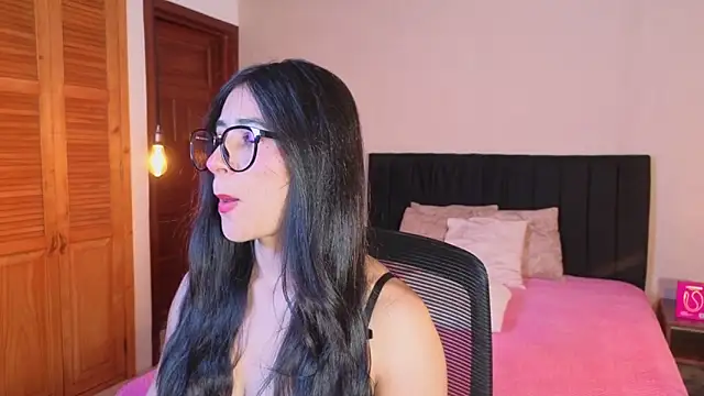 ChloeTurner  online show from April 18, 2026, 12:40 pm