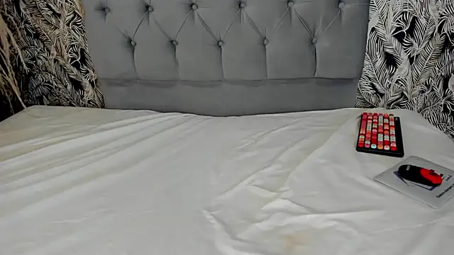 ChloeTurner  online show from March 7, 2025, 4:33 pm