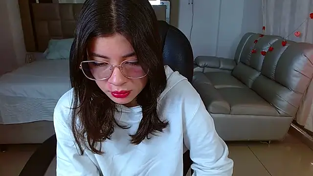 zoecruzz online show from February 28, 2026, 2:17 pm