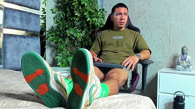 Snapshot of marc_ginale chatting on October 1, 2025, 11:52 pm marc ginale online show from October 1, 2025, 11:52 pm