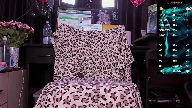 Raissa sky26 online show from October 31, 2025, 3:47 am