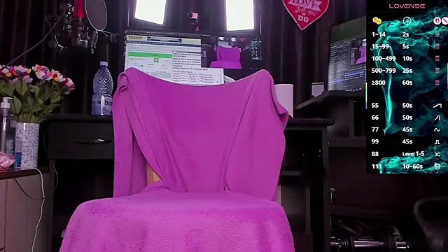 Raissa sky26 online show from October 3, 2025, 2:37 am