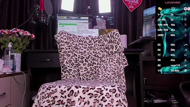 Raissa sky26 online show from November 18, 2025, 3:32 am