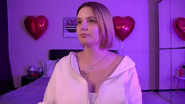 Snapshot of DianeMills chatting on February 27, 2025, 4:24 am DianeMills online show from February 27, 2025, 4:24 am