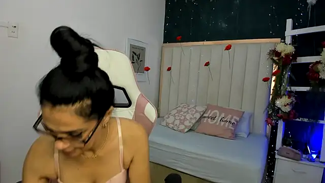 margot smith  online show from March 16, 2026, 12:42 pm