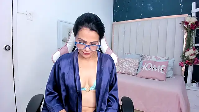 margot smith  online show from November 18, 2025, 12:30 pm