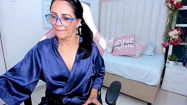 margot smith  online show from September 29, 2025, 12:22 pm