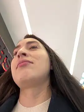 Holly Play online show from March 6, 2025, 8:09 am