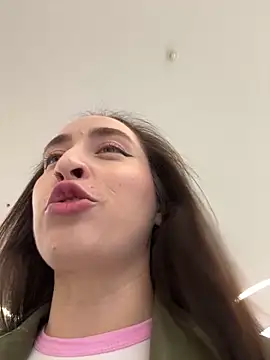 Holly Play online show from September 25, 2025, 7:14 am