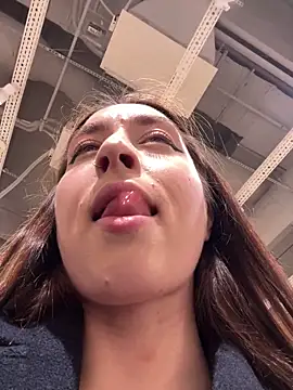 Holly Play online show from December 19, 2025, 12:29 pm