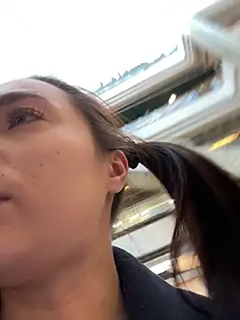 Holly Play online show from March 22, 2025, 3:09 pm