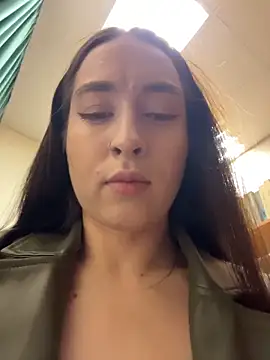 Snapshot of Holly_Play chatting on May 3, 2026, 9:03 am Holly Play online show from May 3, 2026, 9:03 am