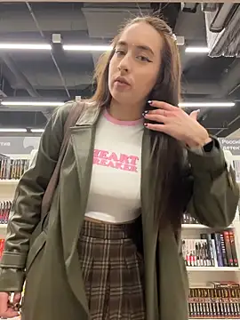 Holly Play online show from November 4, 2025, 9:13 am