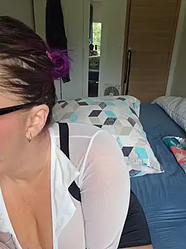Snapshot of Chaudesquirt chatting on June 5, 2026, 9:15 am Chaudesquirt online show from June 5, 2026, 9:15 am