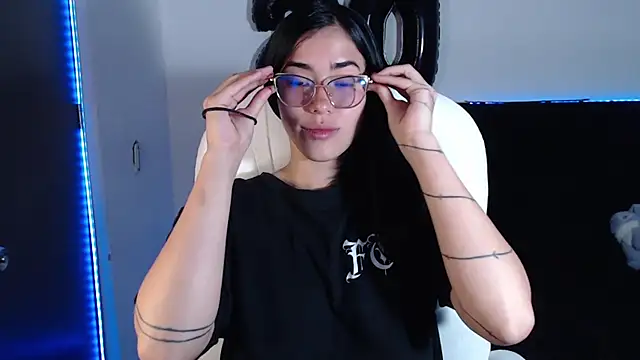 Snapshot of LESLIEBLACK_ chatting on March 12, 2025, 2:09 am LESLIEBLACK online show from March 12, 2025, 2:09 am