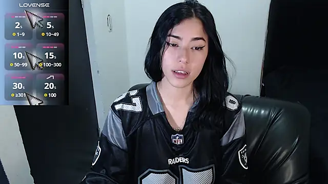 Snapshot of LESLIEBLACK_ chatting on January 31, 2025, 11:24 pm LESLIEBLACK online show from January 31, 2025, 11:24 pm