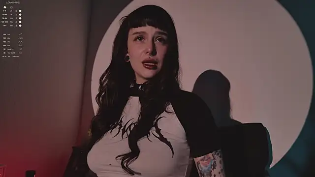 MichaellaMoon online show from December 4, 2025, 3:44 pm