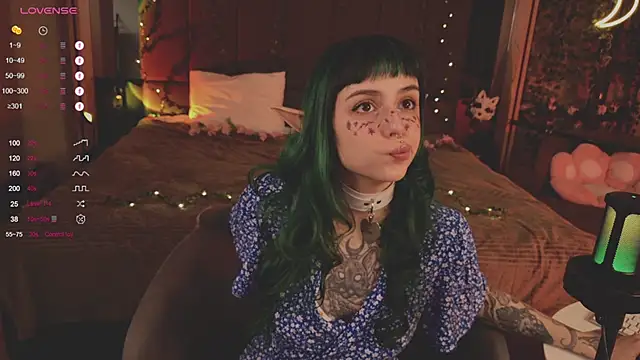 MichaellaMoon online show from February 26, 2025, 12:38 pm