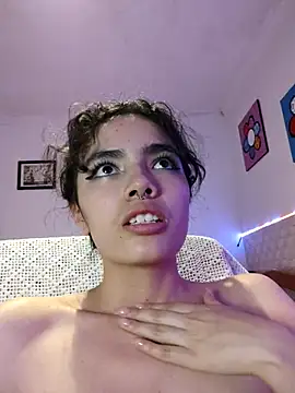 Snapshot of Emily_Saez1 chatting on December 7, 2024, 6:26 am Emily Saez1 online show from December 7, 2024, 6:26 am