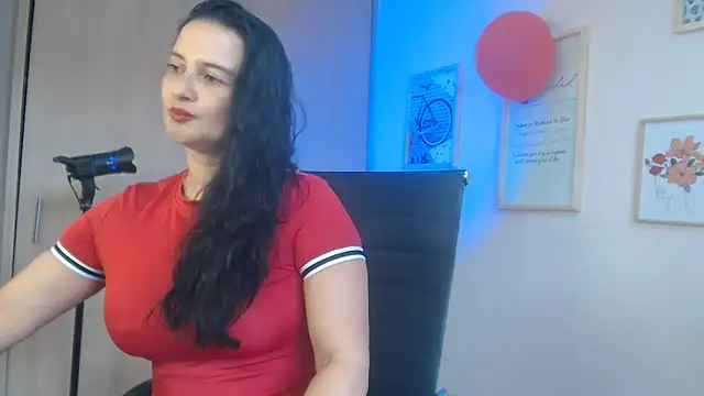 lucy diiaz online show from February 26, 2025, 8:25 pm