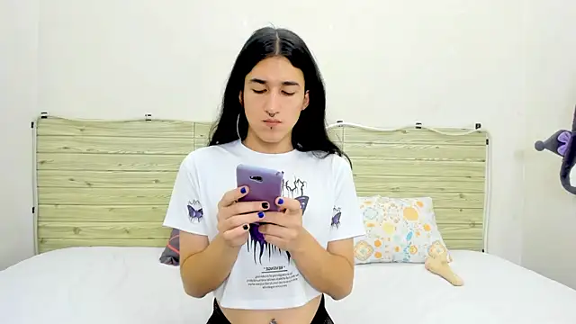 Snapshot of Evil_Queen13 chatting on February 5, 2026, 8:59 pm Evil Queen13 online show from February 5, 2026, 8:59 pm