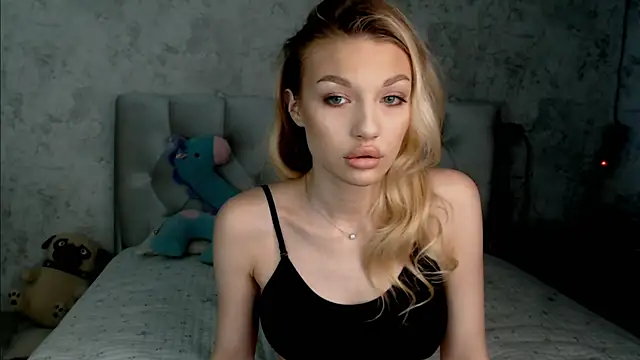 Snapshot of Ella_Milla chatting on July 5, 2026, 2:35 pm Ella Milla online show from July 5, 2026, 2:35 pm