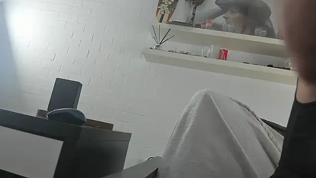 Snapshot of MendiPetite chatting on February 12, 2026, 9:36 pm MendiPetite online show from February 12, 2026, 9:36 pm