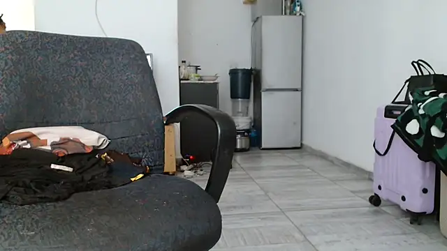 Hugetittiesxx2 online show from November 28, 2025, 4:12 am