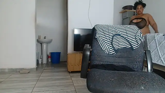 Hugetittiesxx2 online show from December 22, 2025, 3:39 am