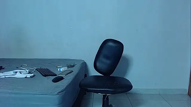 Snapshot of mikecoper_23 chatting on December 23, 2025, 2:33 am mikecoper 23 online show from December 23, 2025, 2:33 am