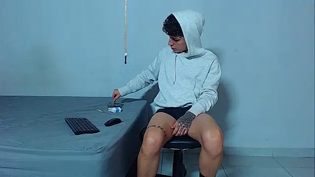 Snapshot of mikecoper_23 chatting on December 19, 2025, 1:57 pm mikecoper 23 online show from December 19, 2025, 1:57 pm