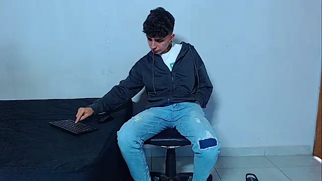 Snapshot of mikecoper_23 chatting on February 25, 2026, 2:28 pm mikecoper 23 online show from February 25, 2026, 2:28 pm