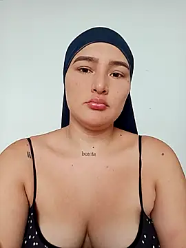 Celeste camila18 online show from November 18, 2025, 2:31 pm