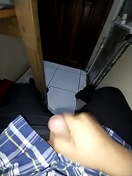 Whiper2024 online show from September 16, 2025, 6:31 pm