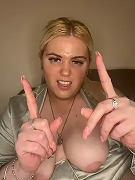 Snapshot of Blondiee3088 chatting on February 13, 2025, 5:44 pm Blondiee3088 online show from February 13, 2025, 5:44 pm