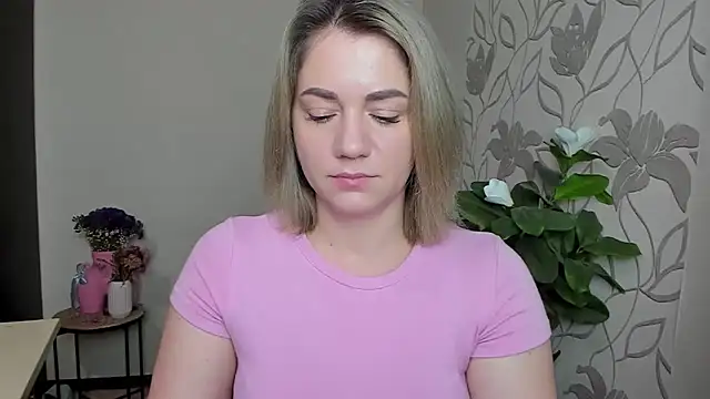 MariaSttone online show from October 1, 2025, 1:04 pm