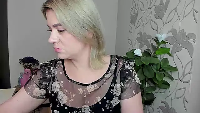 MariaSttone online show from October 5, 2025, 3:14 pm