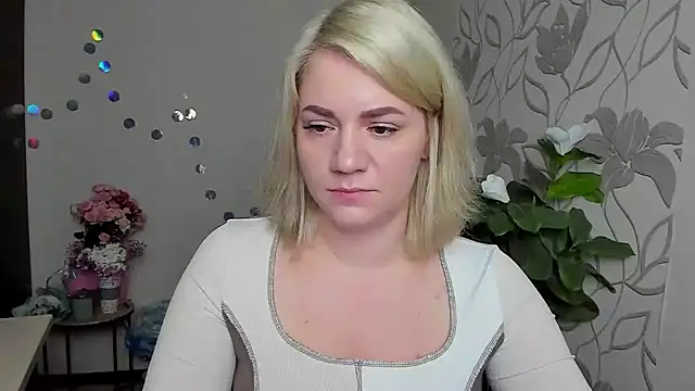 MariaSttone online show from December 1, 2025, 6:31 pm