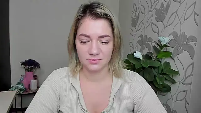 MariaSttone online show from October 15, 2025, 9:39 am