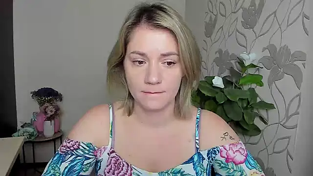 MariaSttone online show from September 25, 2025, 9:48 am