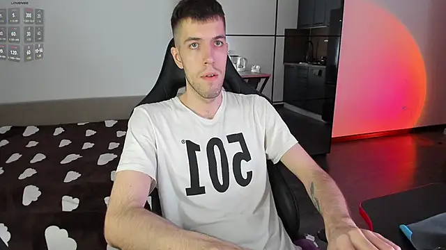 White Dylan online show from March 7, 2025, 9:48 pm