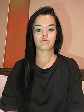 English-Chloe96 online show from November 23, 2025, 8:02 am