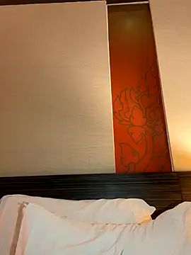 English-Chloe96 online show from October 8, 2025, 3:41 am